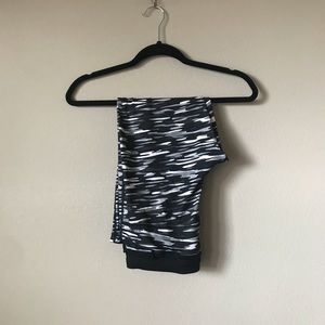 Nike Crop Leggings - Med